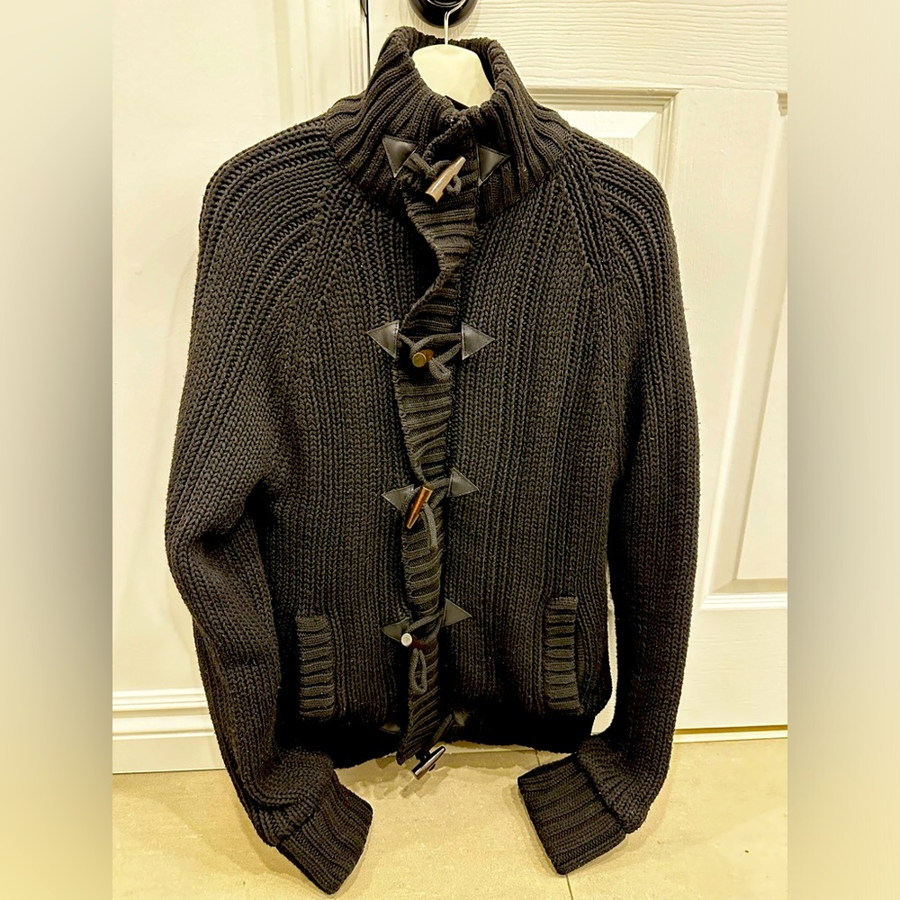 Black thick sweater with faux-fur interior XL but fits large